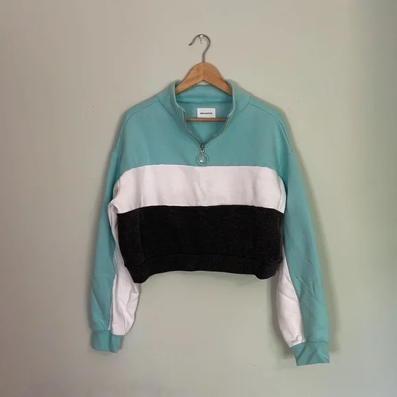 Crop Sweater - Picture 2 of 5